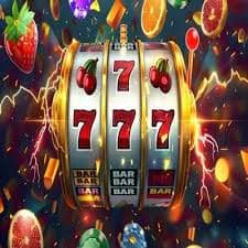 Pengguna membaca syarat promo secara teliti